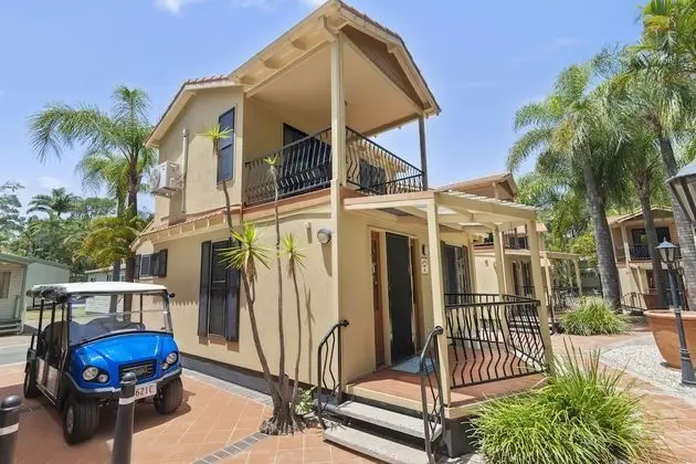 Villa (Macaw Mansion)