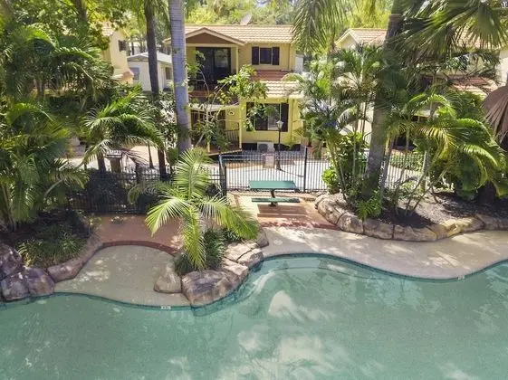 Villa (Macaw Mansion)