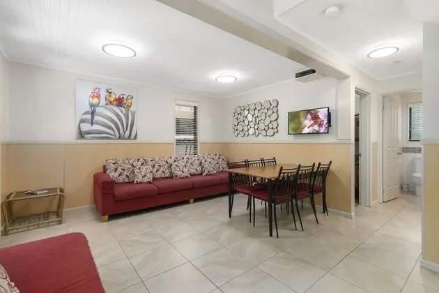Villa (Macaw Mansion)