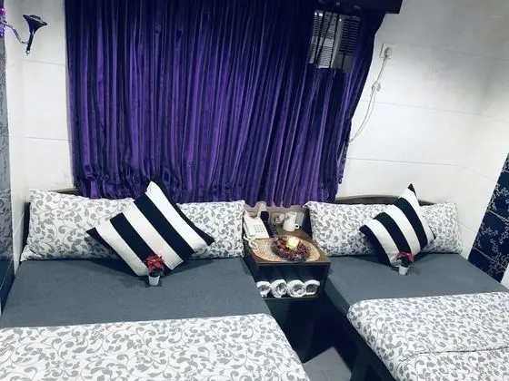 Standard Twin Room (Private Bathroom)