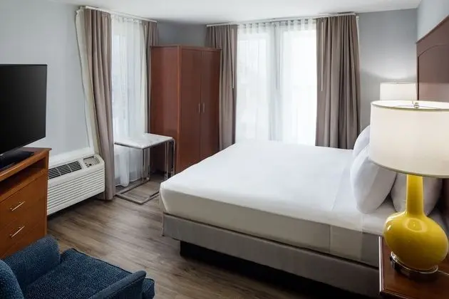 Standard Room, 1 Queen Bed