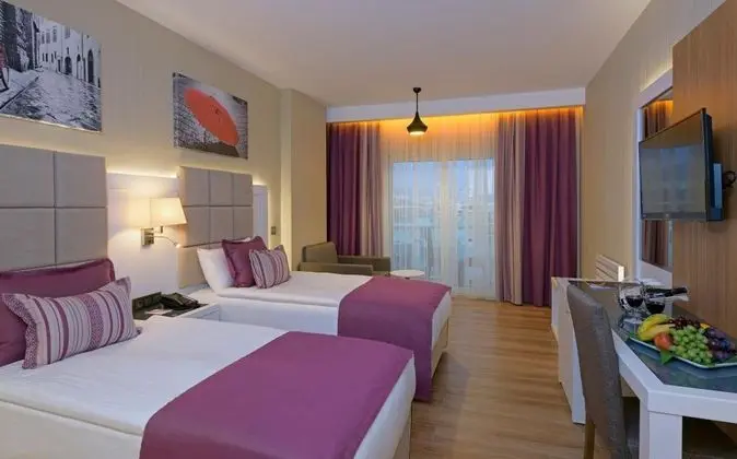 Standart Oda, Kara veya Kısmi Deniz Manzaralı, Balkonlu