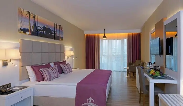 Standart Oda, Kara veya Kısmi Deniz Manzaralı, Balkonlu