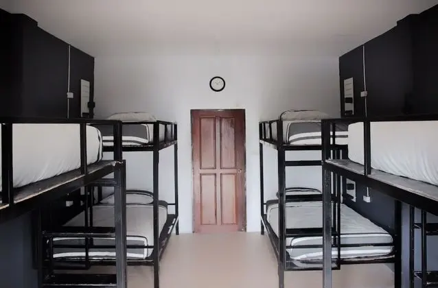 A/C Dorm Mixed 8 Person