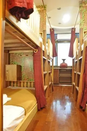 Ortak Ranzalı Oda, Sadece kadınlar için, Ortak Banyo