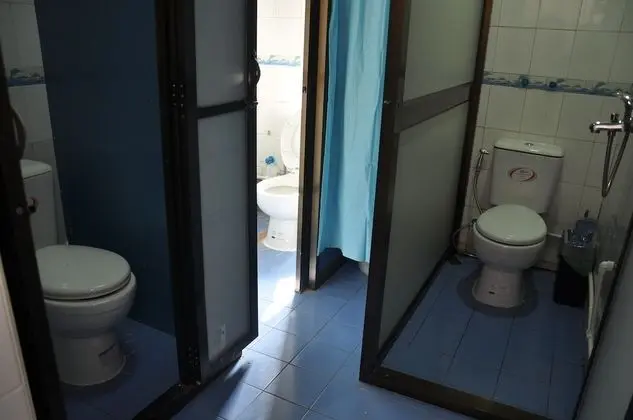 Ortak Ranzalı Oda, Sadece kadınlar için, Ortak Banyo