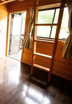 Bungalov (Sleeping bag on floor)