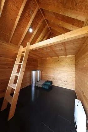 Bungalov (Sleeping bag on floor)