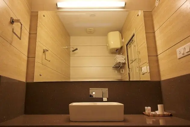 Deluxe Tek Büyük Yataklı Oda, 1 Büyük (Queen) Boy Yatak, Business Dinlenme Salonu Kullanımı
