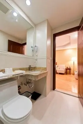 Deluxe Tek Büyük Yataklı Oda, 2 Çift Kişilik Yatak