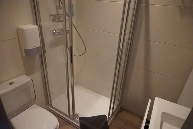 Üç Kişilik Oda