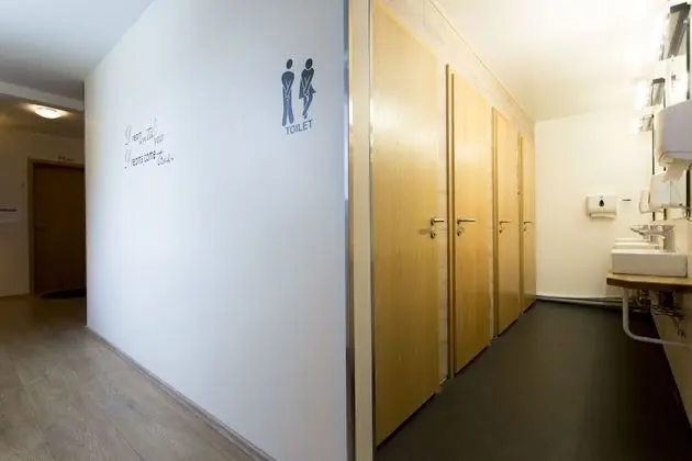 Basic Üç Kişilik Oda, Ortak Banyo, Şehir Manzaralı