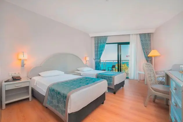 https://images.etstur.com/imgproxy/resize/2560x1440/files/images/hotelImages/etsrooms/824/Aska_Just_In_Beach_20250806101350_1.jpg