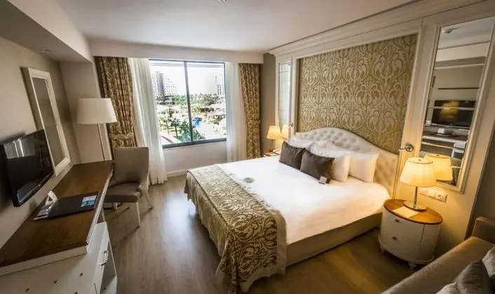 https://images.etstur.com/files/images/hotelImages/TR/51524/l/Aska-Lara-Resort---Spa-Oda-373900.jpg