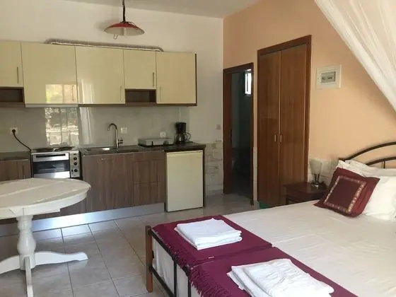 Design Süit, 2 Yatak Odası, Havuz Manzaralı, Denize Sıfır