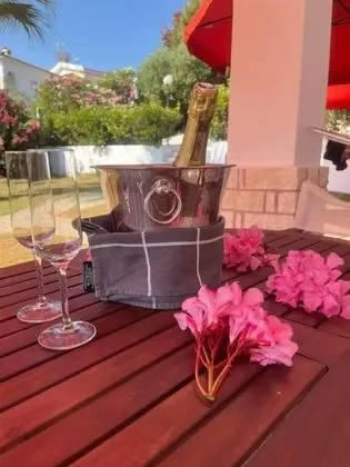 Design Süit, 2 Yatak Odası, Havuz Manzaralı, Denize Sıfır