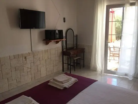 Design Süit, 2 Yatak Odası, Havuz Manzaralı, Denize Sıfır