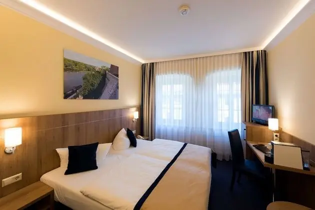 Basic Oda, 1 Çift Kişilik Yatak