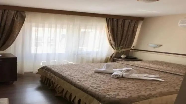 Üç Kişilik Oda