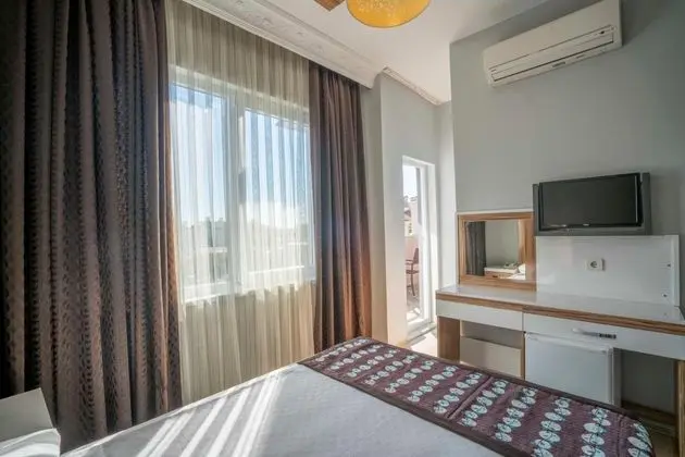 Standart Oda, Sokak Manzaralı, Balkonlu