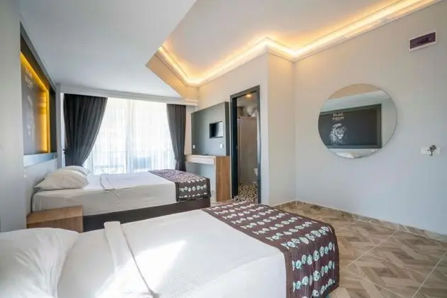 Standart Twin Oda, Sokak Manzaralı, Balkonlu