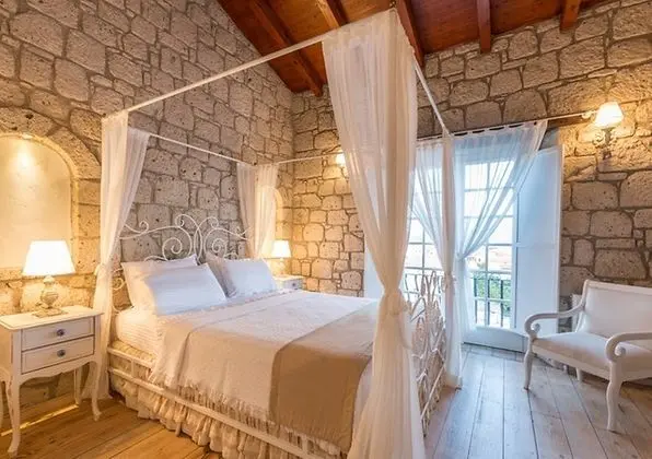 Junior Suite, Bahçe Manzaralı, Şömineli