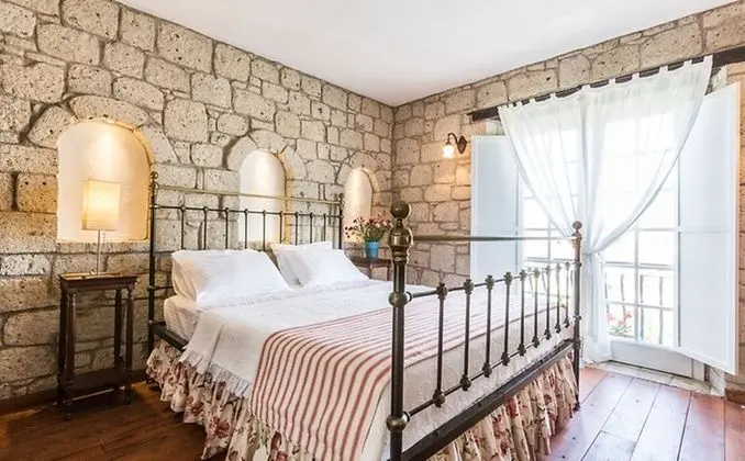 Junior Suite, Bahçe Manzaralı, Şömineli