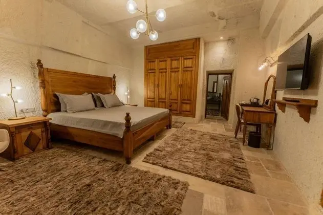 Cave Room, Jakuzili