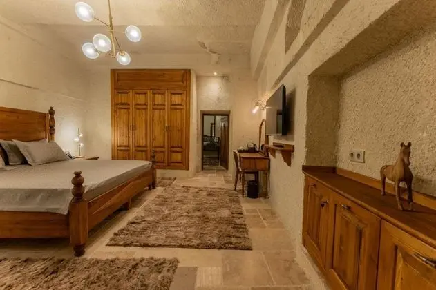 Cave Room, Jakuzili