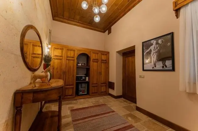 Stone Suite, Jakuzili