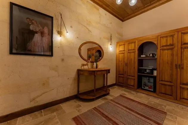 Stone Suite, Jakuzili
