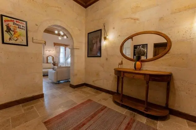 Stone Suite, Jakuzili