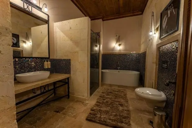 Stone Suite, Jakuzili