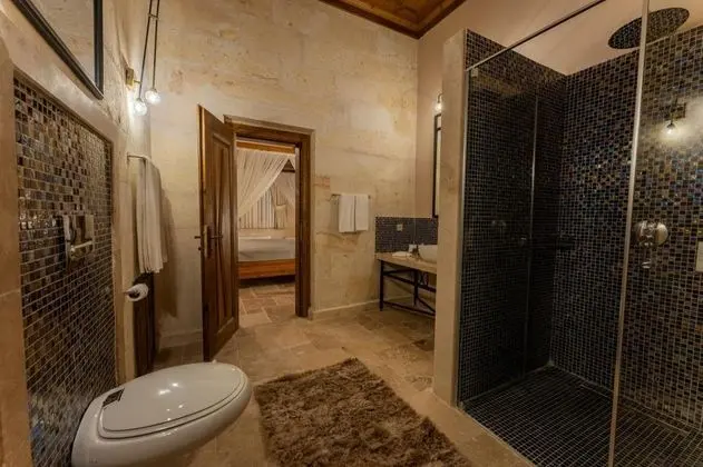 Stone Suite, Jakuzili