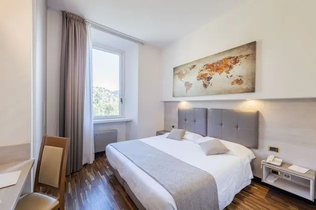 Standard Tek Büyük Yataklı Oda, Kısmi Göl Manzaralı