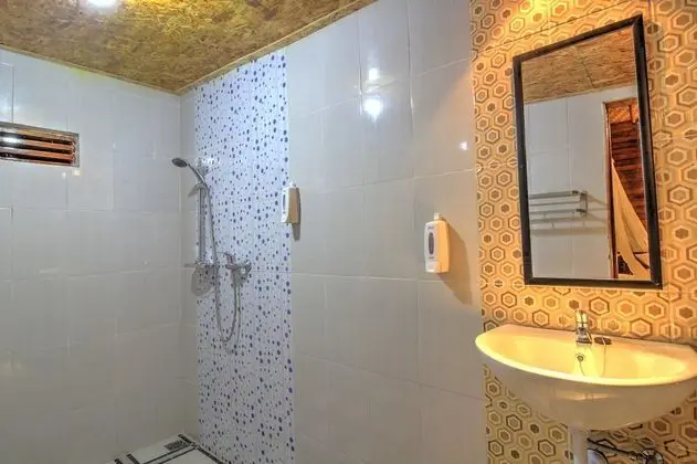 Deluxe Tek Büyük Yataklı Oda, Havuz Manzaralı