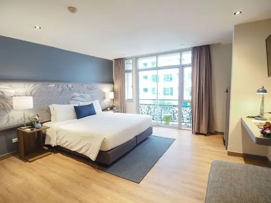 Deluxe Suite with Kitchen