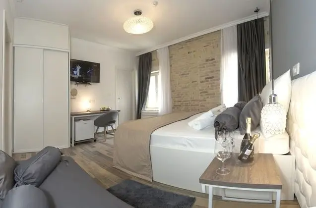 Comfort Tek Büyük Yataklı Oda