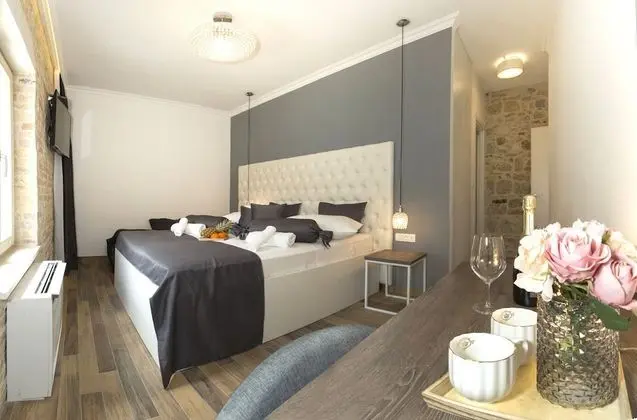 Comfort Tek Büyük Yataklı Oda