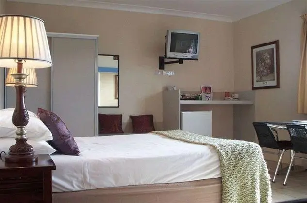 Çift ​​kişilik Queen Size Bed