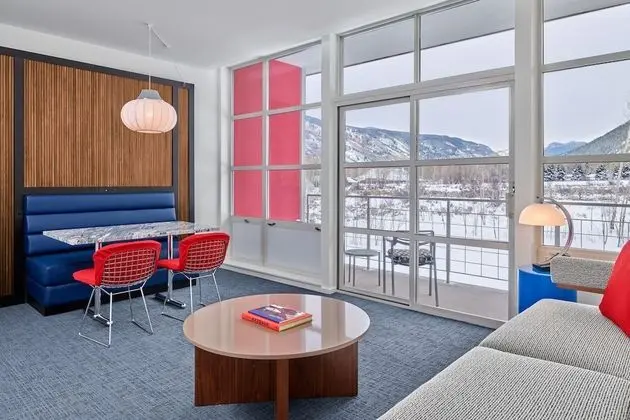 Süit, 1 En Büyük (King) Boy Yatak ve Çekyat, Dağ Manzaralı (Deluxe One Bedroom Corner Mountain Su)