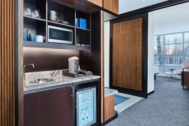 Süit, 1 En Büyük (King) Boy Yatak ve Çekyat, Dağ Manzaralı (Deluxe One Bedroom Corner Mountain Su)