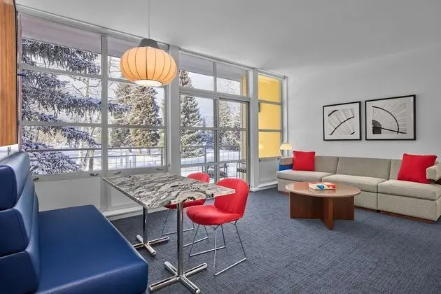 Süit, 1 En Büyük (King) Boy Yatak ve Çekyat (Deluxe One Bedroom Corner Suite)