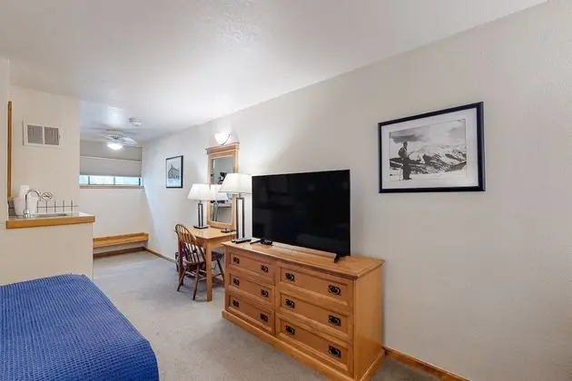 Standard Oda, Bahçeli