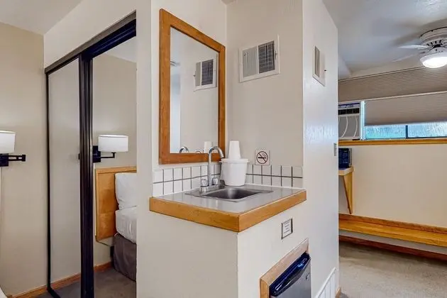 Standard Oda, Bahçeli