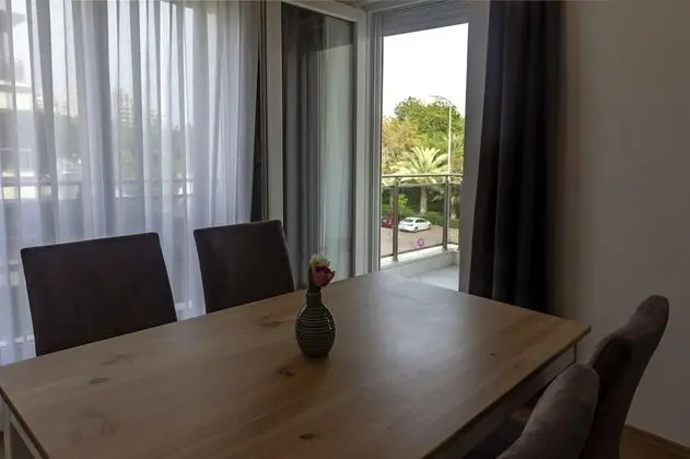 Daire-İki Yatak Odalı, Deniz veya Kara Manzaralı