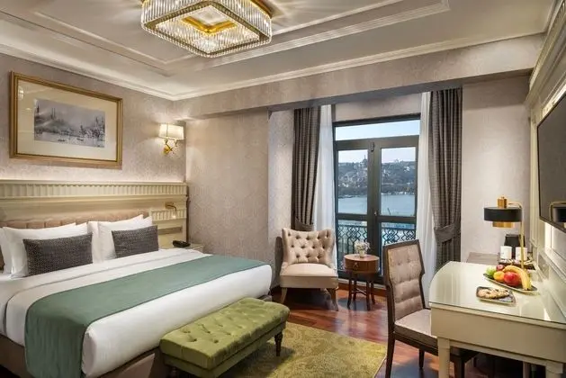 Deluxe Deniz Manzarli Oda