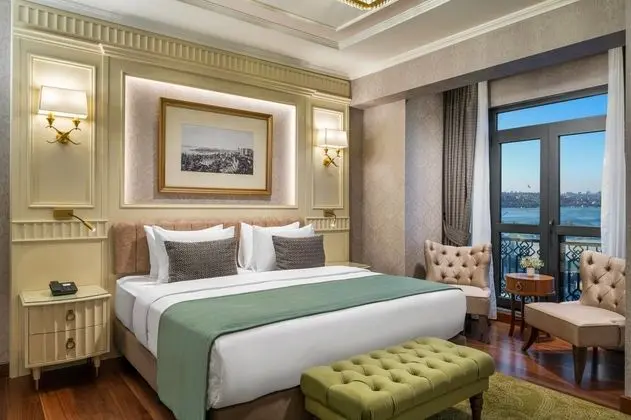 Deluxe Deniz Manzarli Oda