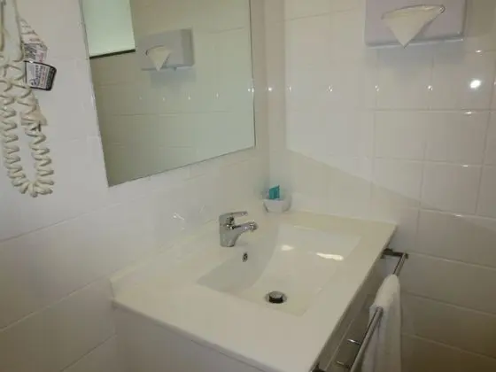 Tek Büyük veya İki Ayrı Yataklı Oda (Room 8)