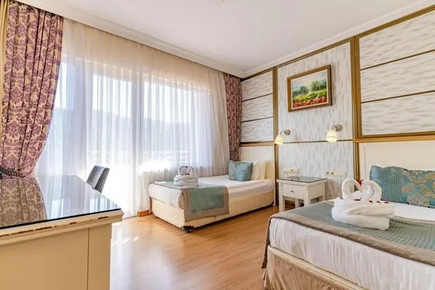 Deluxe Oda, Göl veya Bahçe Manzaralı, Balkonlu